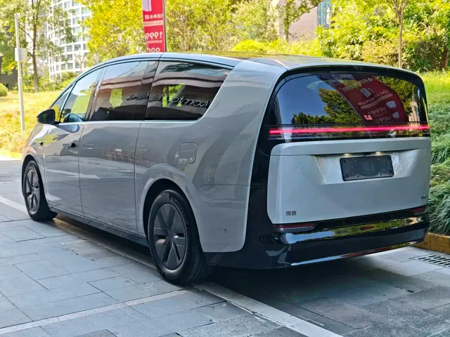 Li Auto MEGA — Фото автомобиля 6