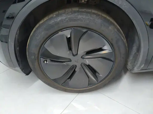 Tesla Model Y — Фото автомобиля 22