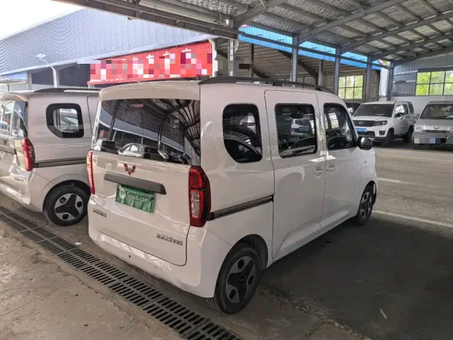 Wuling Zhiguang NEV — Фото автомобиля 6