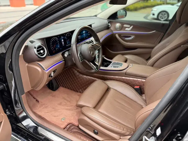 Mercedes-Benz E-Class — Фото автомобиля 11