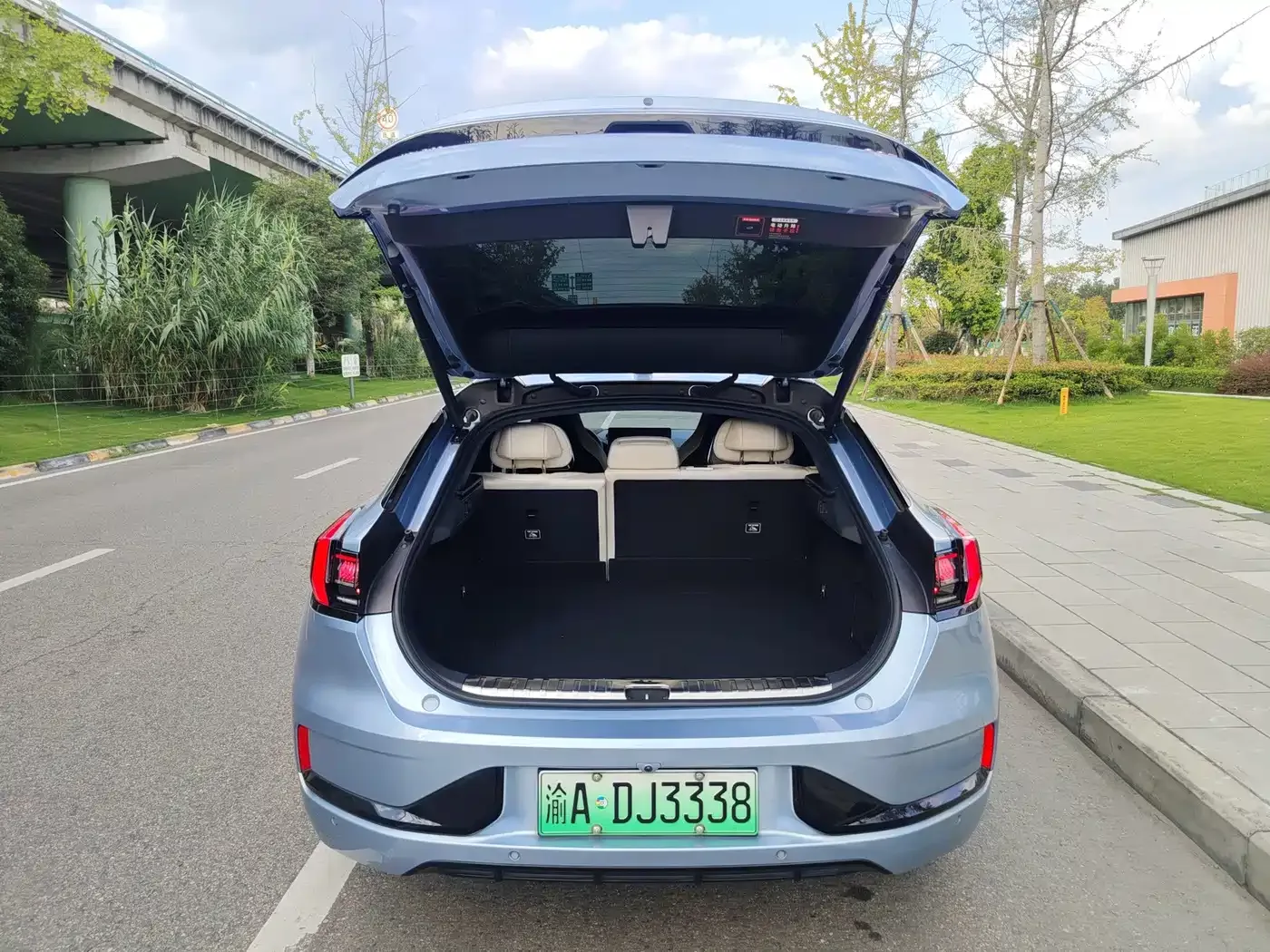 ZEEKR Zeekr 001 2021 Ultra Long Range Dual Motor YOU Edition — Фото автомобиля 9