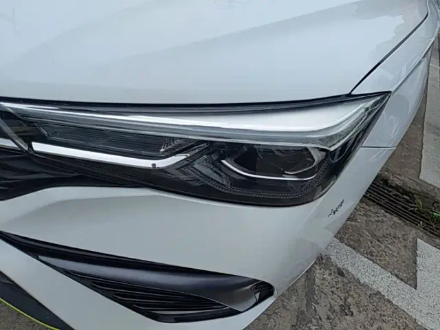 Roewe i5 — Фото автомобиля 23