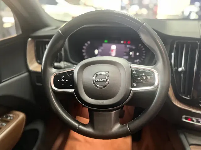 Volvo XC60 — Фото автомобиля 14