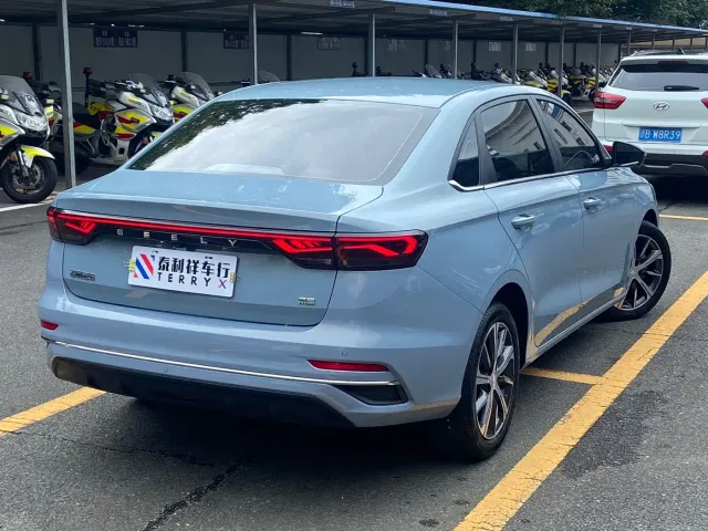 Geely Emgrand — Фото автомобиля 4