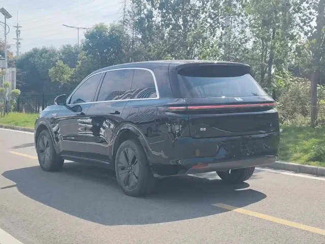 Li Auto L8 — Фото автомобиля 7