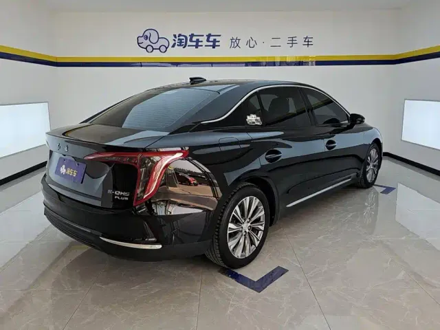 Hongqi E-QM5 — Фото автомобиля 3