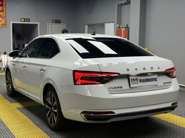 Skoda Superb — Фото автомобиля 5