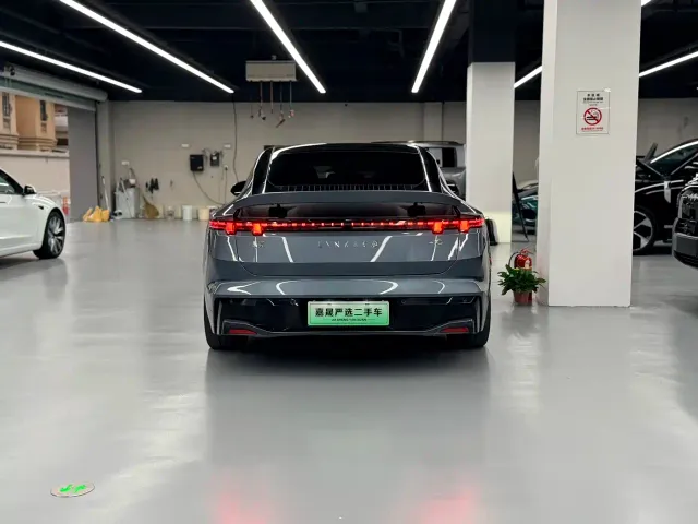 Lynk & Co Z10 — Фото автомобиля 24