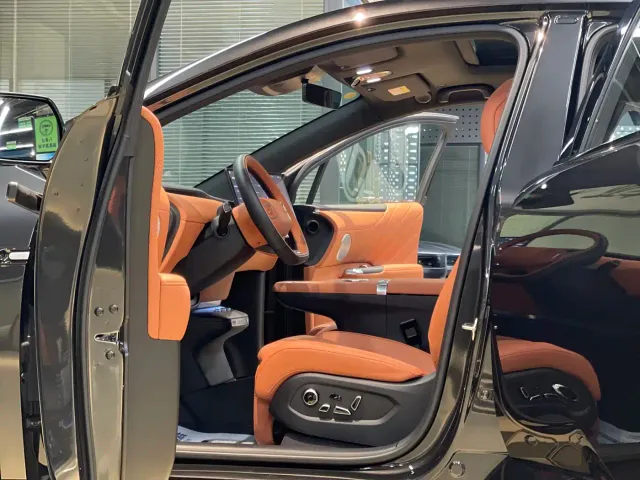 Changan Qiyuan E07 — Фото автомобиля 6