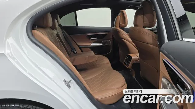 Mercedes-Benz E-Class — Фото автомобиля 12