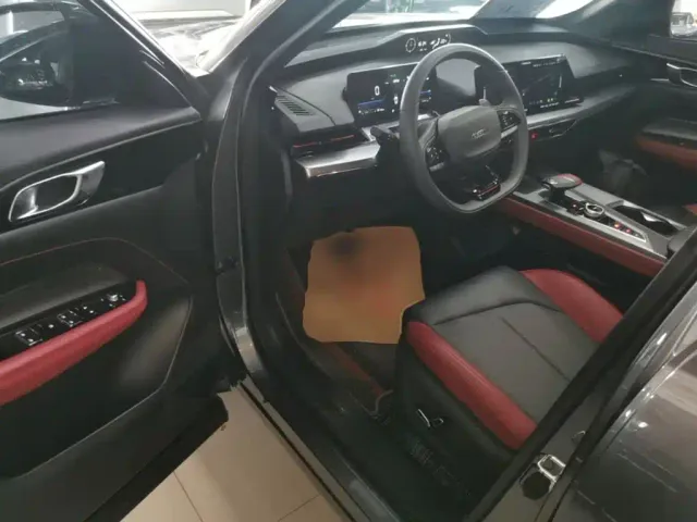 Changan Z6 — Фото автомобиля 15