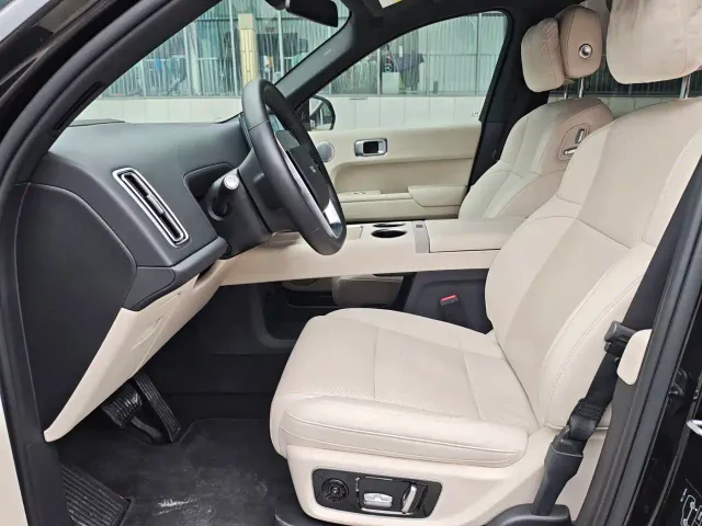 Li Auto L9 — Фото автомобиля 10