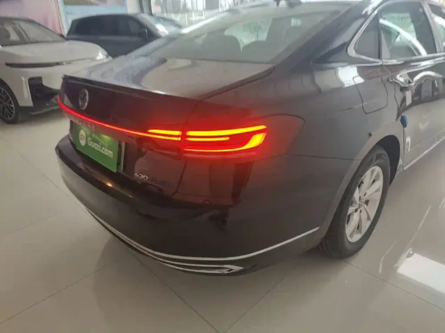 Volkswagen Passat — Фото автомобиля 7