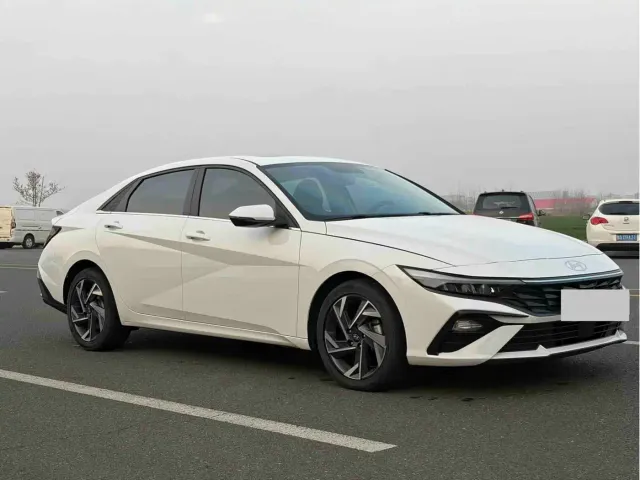 Hyundai Elantra — Фото автомобиля 3
