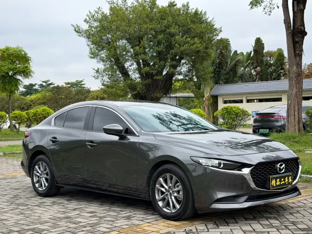 Mazda Axela — Фото автомобиля 2