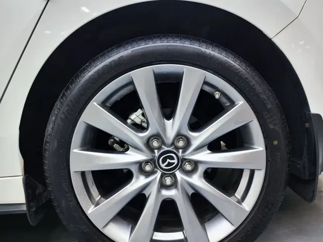 Mazda Axela — Фото автомобиля 17