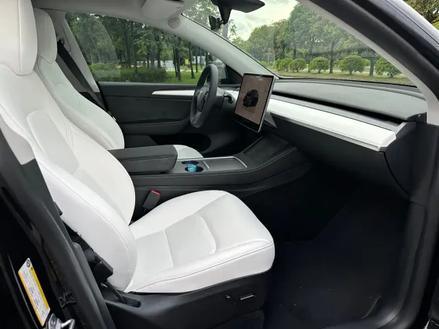 Tesla Model Y — Фото автомобиля 11