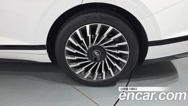 Hyundai Grandeur GN7 — Фото автомобиля 21