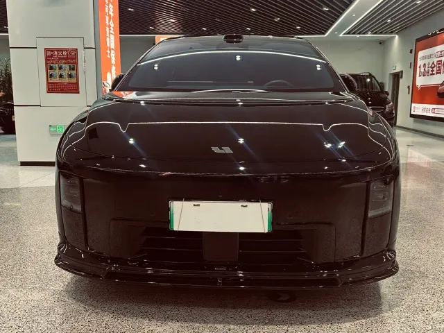 Li Auto i8 — Фото автомобиля 2