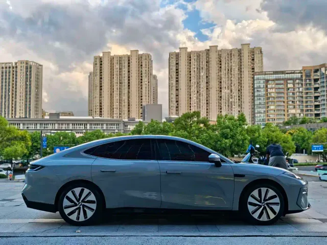 Geely Galaxy E8 — Фото автомобиля 18