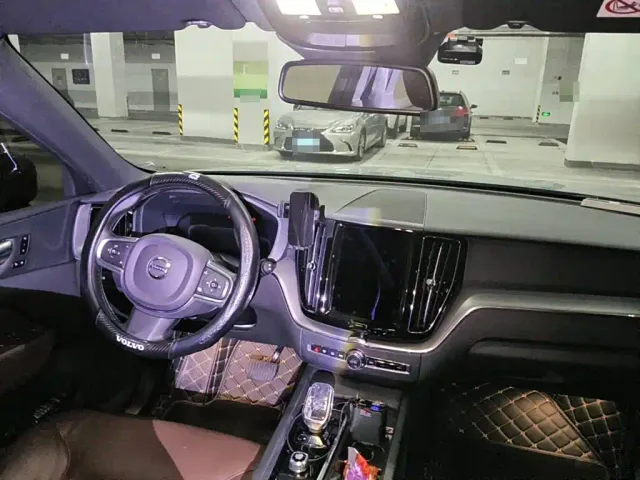 Volvo XC60 — Фото автомобиля 12