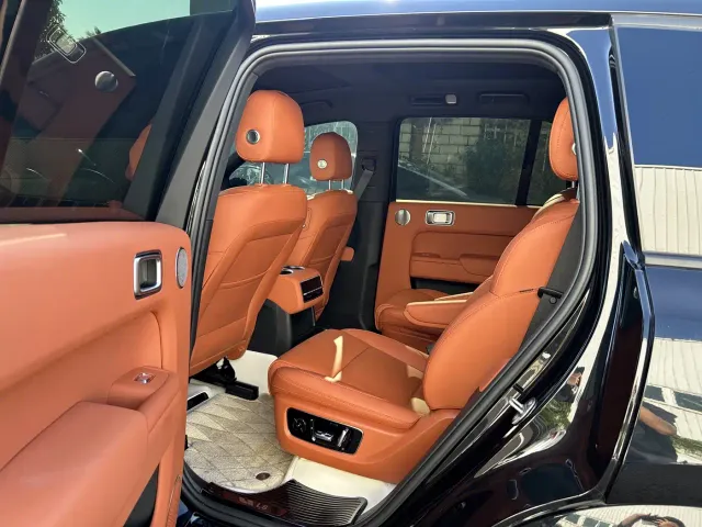 Li Auto L8 — Фото автомобиля 5