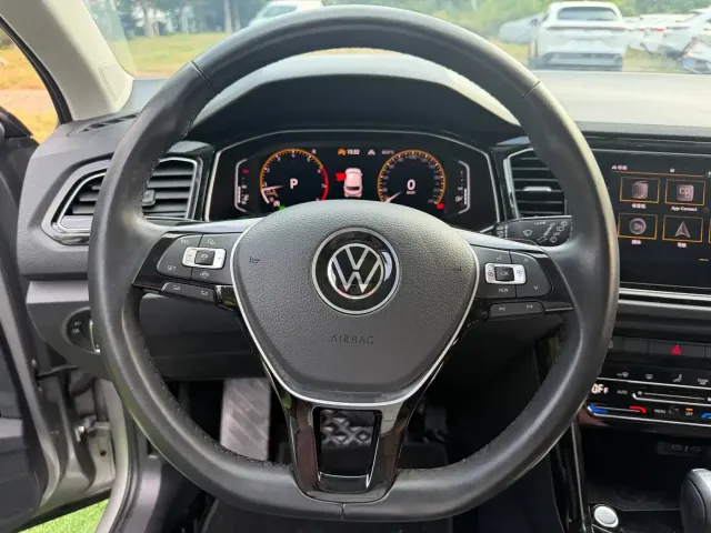 Volkswagen T-Roc — Фото автомобиля 15
