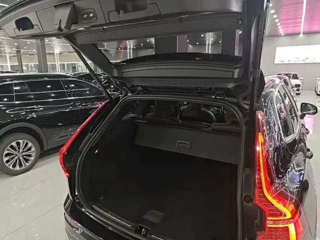 Volvo XC60 — Фото автомобиля 14