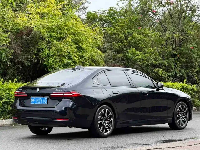 BMW 5 Series — Фото автомобиля 4