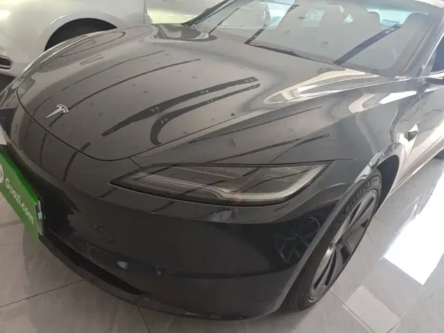 Tesla Model 3 — Фото автомобиля 23
