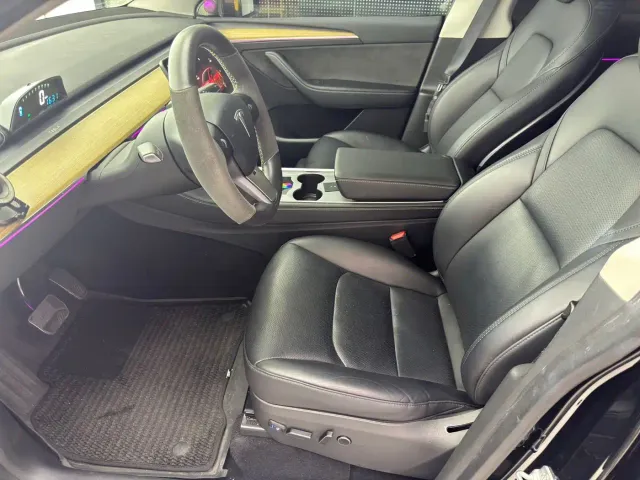 Tesla Model Y — Фото автомобиля 7