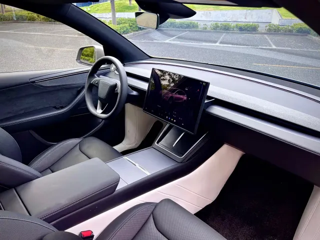 Tesla Model Y L 2025 Facelift Long Range AWD — Фото автомобиля 11