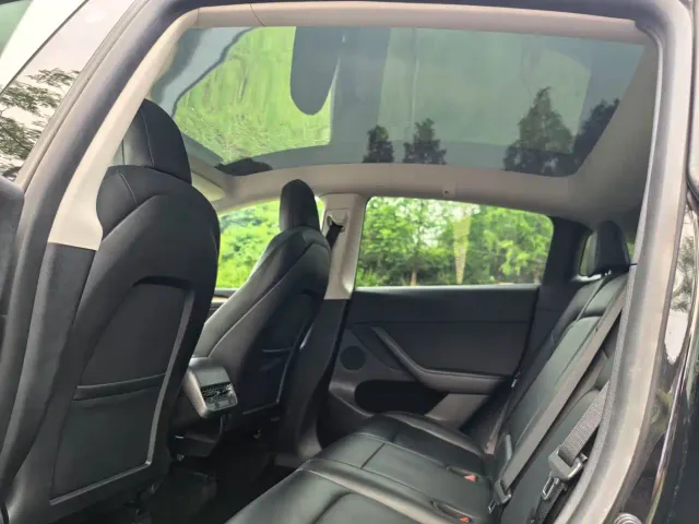 Tesla Model Y — Фото автомобиля 7