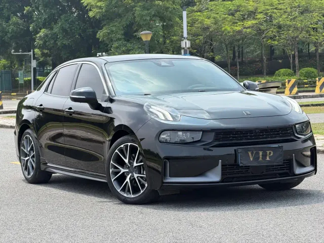 Lynk & Co 03 — Фото автомобиля 3