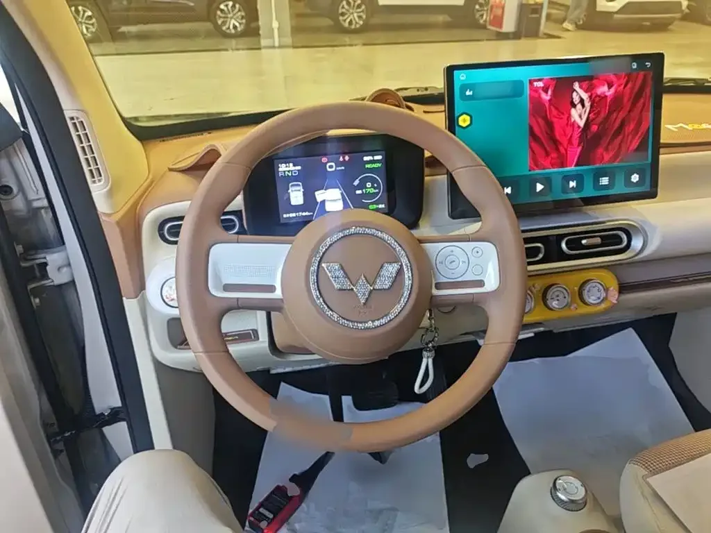Wuling Motors Hongguang MINIEV 2024 3rd Generation 215km Youth Edition — Фото автомобиля 10