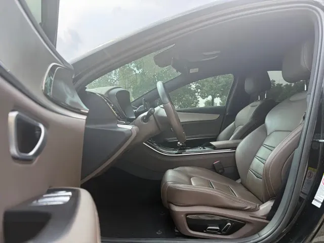 BYD BYD e9 2022 Model Year Business Edition — Фото автомобиля 10