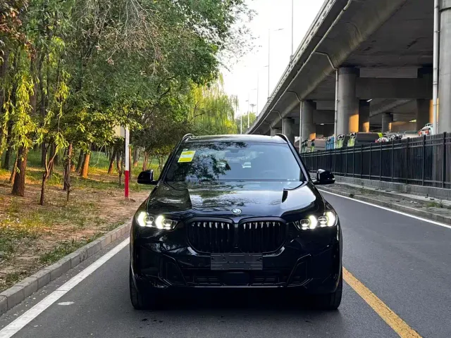 Фотография автомобиля — BMW X5