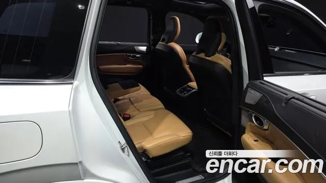 Volvo XC90 — Фото автомобиля 18
