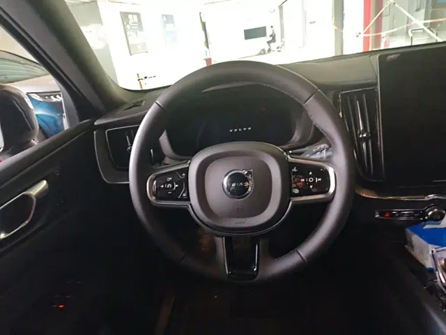 Volvo XC60 — Фото автомобиля 6