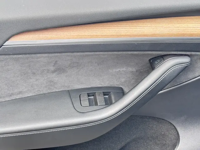 Tesla Model Y — Фото автомобиля 20