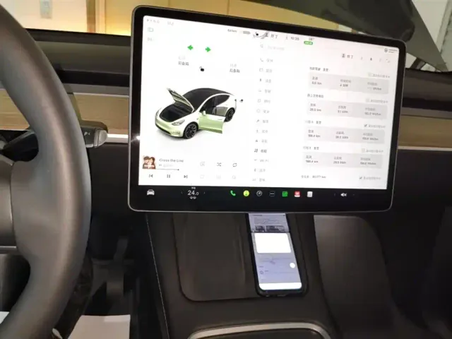 Tesla Model Y — Фото автомобиля 12