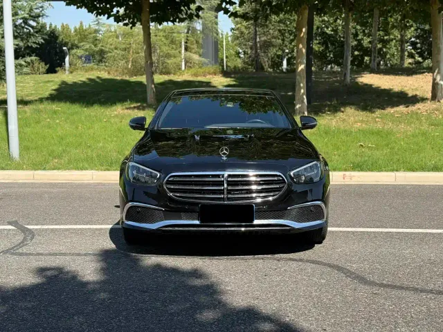 Фотография автомобиля — Mercedes-Benz E-Class