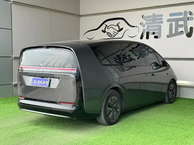 Li Auto MEGA — Фото автомобиля 14