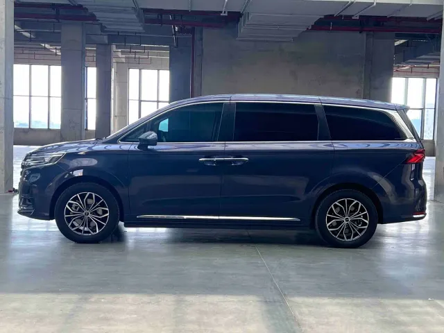 Roewe iMAX8 — Фото автомобиля 6