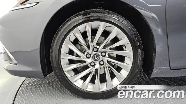 Lexus ES — Фото автомобиля 5