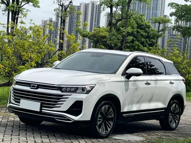 Bestune T77 — Фото автомобиля 2