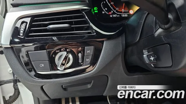 BMW 5 Series G30 — Фото автомобиля 22