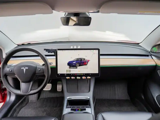 Tesla Model 3 — Фото автомобиля 5