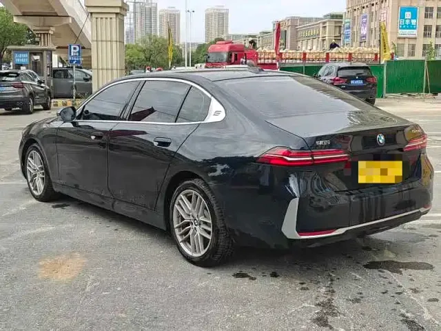 BMW 5 Series — Фото автомобиля 6