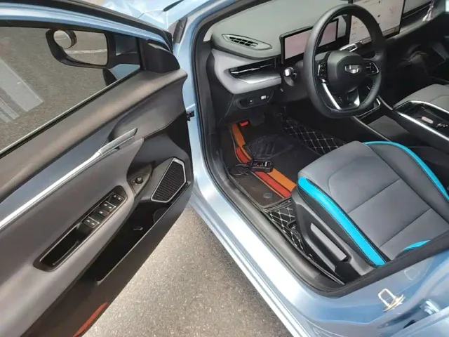 Geely Geometry G6 — Фото автомобиля 15